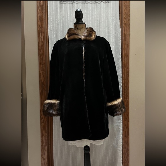 Tally-Ho Outerwear Soft Black Long Sleeve Faux Fur Button Front Coat size M - Picture 2 of 12